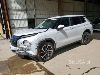 MITSUBISHI OUTLANDER SE