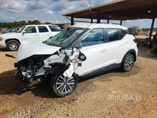 NISSAN KICKS SV