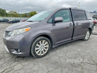 TOYOTA SIENNA XLE 7-PASSENGER
