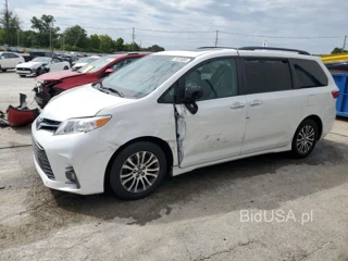 TOYOTA SIENNA XLE 8-PASSENGER