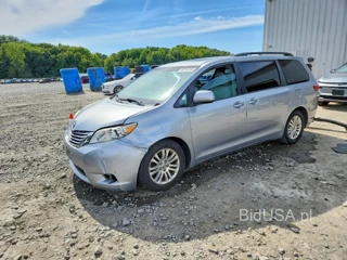 TOYOTA SIENNA XLE PREMIUM 8-PASSENGER