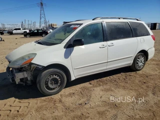 TOYOTA SIENNA LE 8-PASSENGER