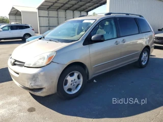 TOYOTA SIENNA LE 8 PASSENGER