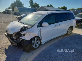TOYOTA SIENNA LE