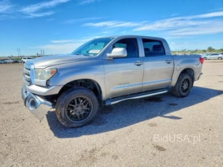 TOYOTA TUNDRA CREWMAX SR5