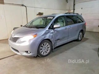 TOYOTA SIENNA XLE 7-PASSENGER