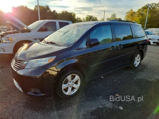 TOYOTA SIENNA LE