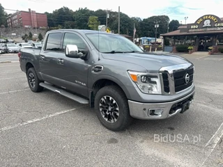 NISSAN TITAN SL