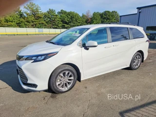 TOYOTA SIENNA LE