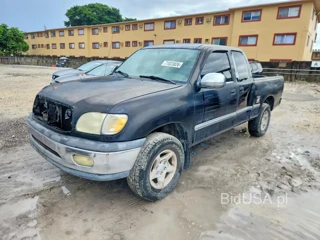 TOYOTA TUNDRA SR5 V8