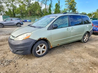 TOYOTA SIENNA LE 8 PASSENGER