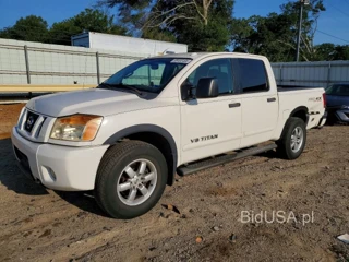 NISSAN TITAN SV
