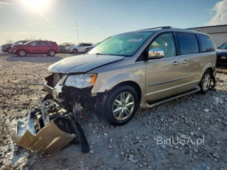 CHRYSLER TOWN & COUNTRY LIMITED