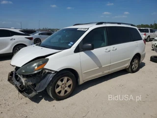 TOYOTA SIENNA LE 8-PASSENGER