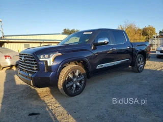 TOYOTA TUNDRA CREWMAX CAPSTONE