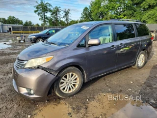 TOYOTA SIENNA XLE 8-PASSENGER