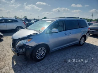 TOYOTA SIENNA XLE 8-PASSENGER