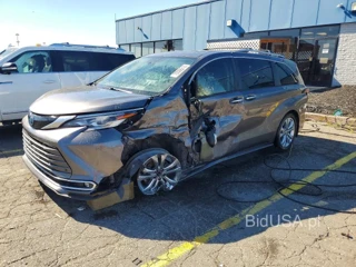 TOYOTA SIENNA PLATINUM 7-PASSENGER