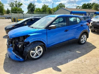 NISSAN KICKS S
