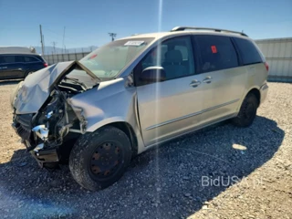 TOYOTA SIENNA LE 7 PASSENGER