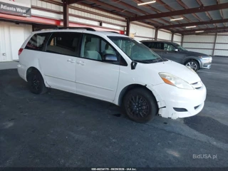 TOYOTA TOYOTA SIENNA LE