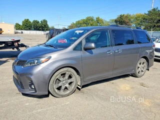 TOYOTA SIENNA SE 8-PASSENGER