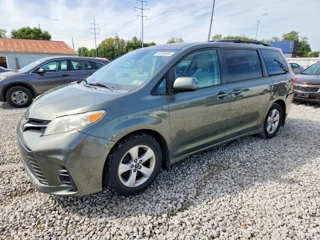 TOYOTA SIENNA LE