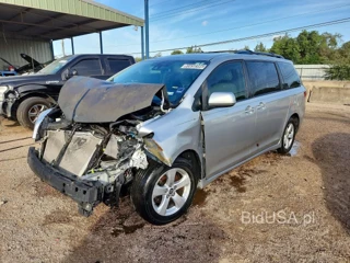 TOYOTA SIENNA LE