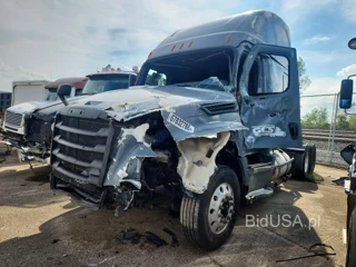 FREIGHTLINER CASCADIA 126