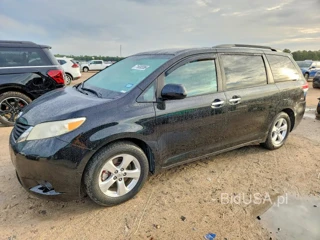 TOYOTA SIENNA LE