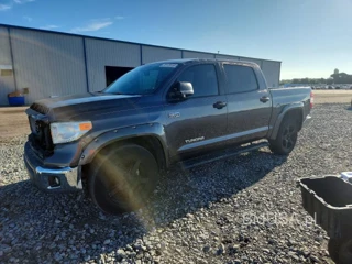 TOYOTA TUNDRA CREWMAX SR5