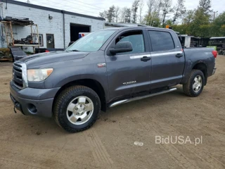 TOYOTA TUNDRA CREWMAX SR5