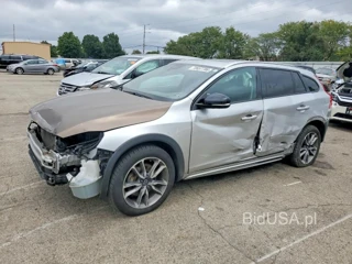 VOLVO V60 CROSS COUNTRY PREMIER