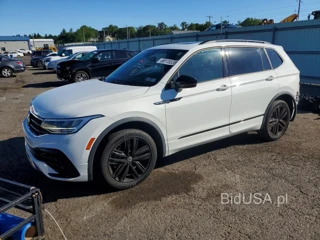 VOLKSWAGEN TIGUAN SE R-LINE BLACK