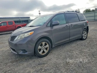 TOYOTA SIENNA LE