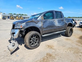 NISSAN TITAN SV