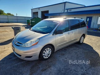 TOYOTA SIENNA LE