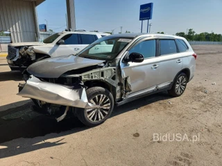 MITSUBISHI OUTLANDER SE