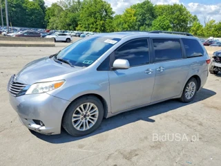TOYOTA SIENNA XLE 8-PASSENGER