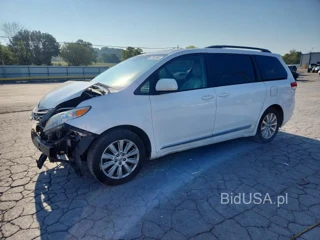 TOYOTA SIENNA XLE 7-PASSENGER