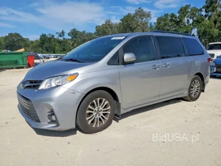 TOYOTA SIENNA XLE 8-PASSENGER