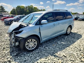 TOYOTA SIENNA XLE PREMIUM 8-PASSENGER