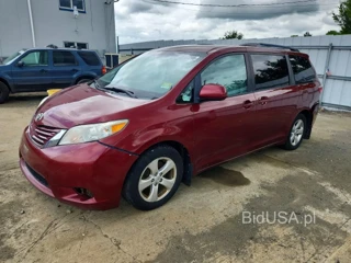 TOYOTA SIENNA LE