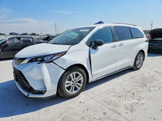 TOYOTA SIENNA XSE