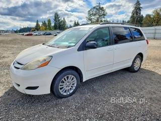 TOYOTA SIENNA LE