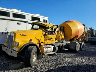 KENWORTH W900