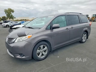 TOYOTA SIENNA LE