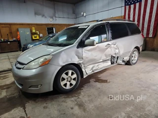 TOYOTA SIENNA XLE 7-PASSENGER