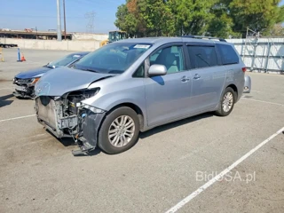 TOYOTA SIENNA XLE 8-PASSENGER