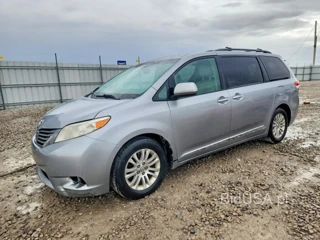 TOYOTA SIENNA XLE 8-PASSENGER